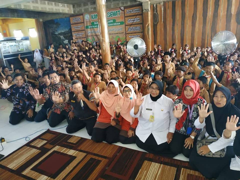 DISEMINASI INFORMASI P4GN MELALUI SOSIALISASI KEPADA PELAJAR SD DI KECAMATAN KRIAN DISEMINASI INFORMASI P4GN MELALUI SOSIALISASI KEPADA PELAJAR SD DI KECAMATAN KRIAN