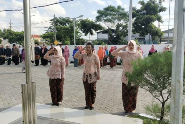 UPACARA PERINGATAN HARI KARTINI UPACARA PERINGATAN HARI KARTINI