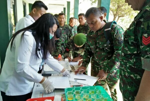 PEMERIKSAAN URINE SKRINING DI KODIM 0816 SIDOARJO