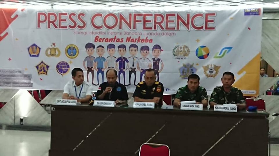 Press Conference Penggagalan Upaya Peredaran Gelap Narkotika di Bandara Juanda Press Conference Penggagalan Upaya Peredaran Gelap Narkotika di Bandara Juanda