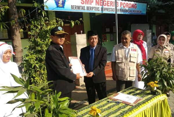 INSPEKTUR UPACARA DAN PENANDATANGANAN MOU BERSAMA SMPN 3 PORONG - SIDOARJO