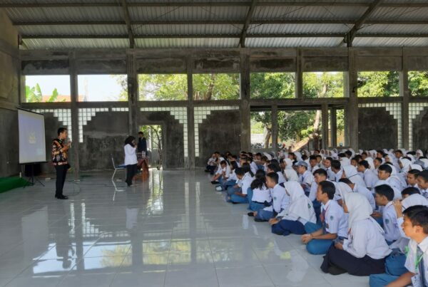 DISEMINASI INFORMASI P4GN MELALUI SOSIALISASI KEPADA SISWA-SISWI BARU PADA KEGIATAN MASA PENGENALAN LINGKUNGAN SEKOLAH (MPLS) DI SMAN 3 SIDOARJO