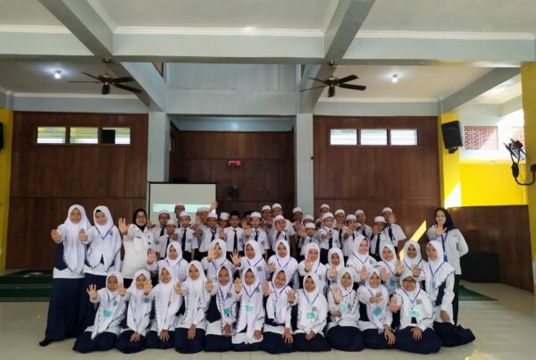 DISEMINASI INFORMASI P4GN MELALUI SOSIALISASI KEPADA SISWA-SISWI BARU PADA KEGIATAN MASA PENGENALAN LINGKUNGAN SEKOLAH (MPLS) DI SMP/SMA ISLAM AS SAKINAH SIDOARJO