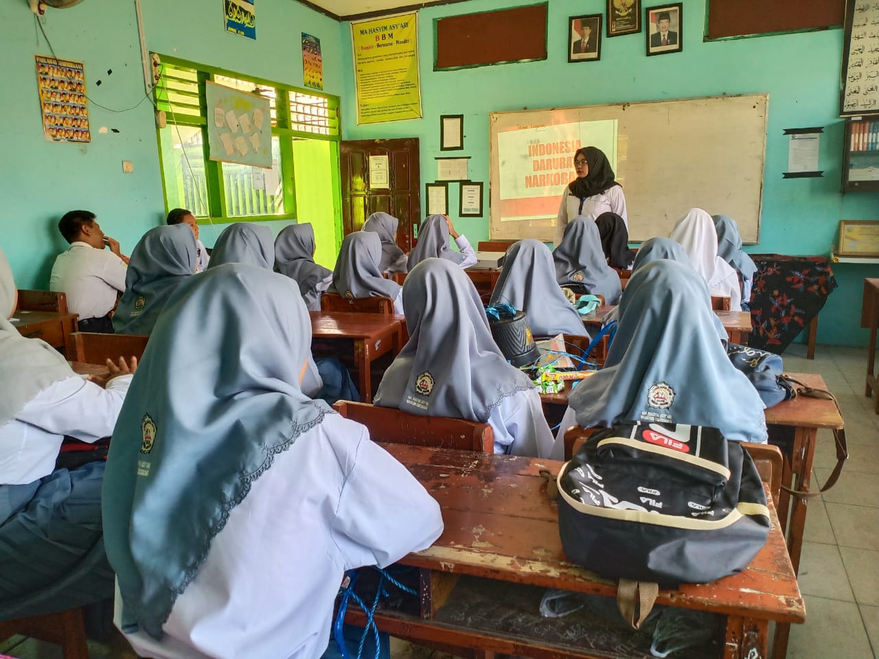 SOSIALISASI KEPADA SISWA-SISWI BARU PADA KEGIATAN MPLS DI MA HASYIM ASY'ARI SUKODONO SOSIALISASI KEPADA SISWA-SISWI BARU PADA KEGIATAN MPLS DI MA HASYIM ASY'ARI SUKODONO