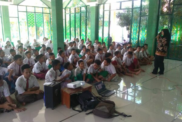 SOSIALISASI KEPADA SISWA-SISWI BARU PADA KEGIATAN MPLS DI SMPN 3 KRIAN