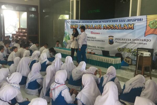 SOSIALISASI KEPADA SISWA-SISWI BARU PADA KEGIATAN MPLS DI SMP Al FALLAH ASSALAM KEC. SEDATI SOSIALISASI KEPADA SISWA-SISWI BARU PADA KEGIATAN MPLS DI SMP Al FALLAH ASSALAM KEC. SEDATI