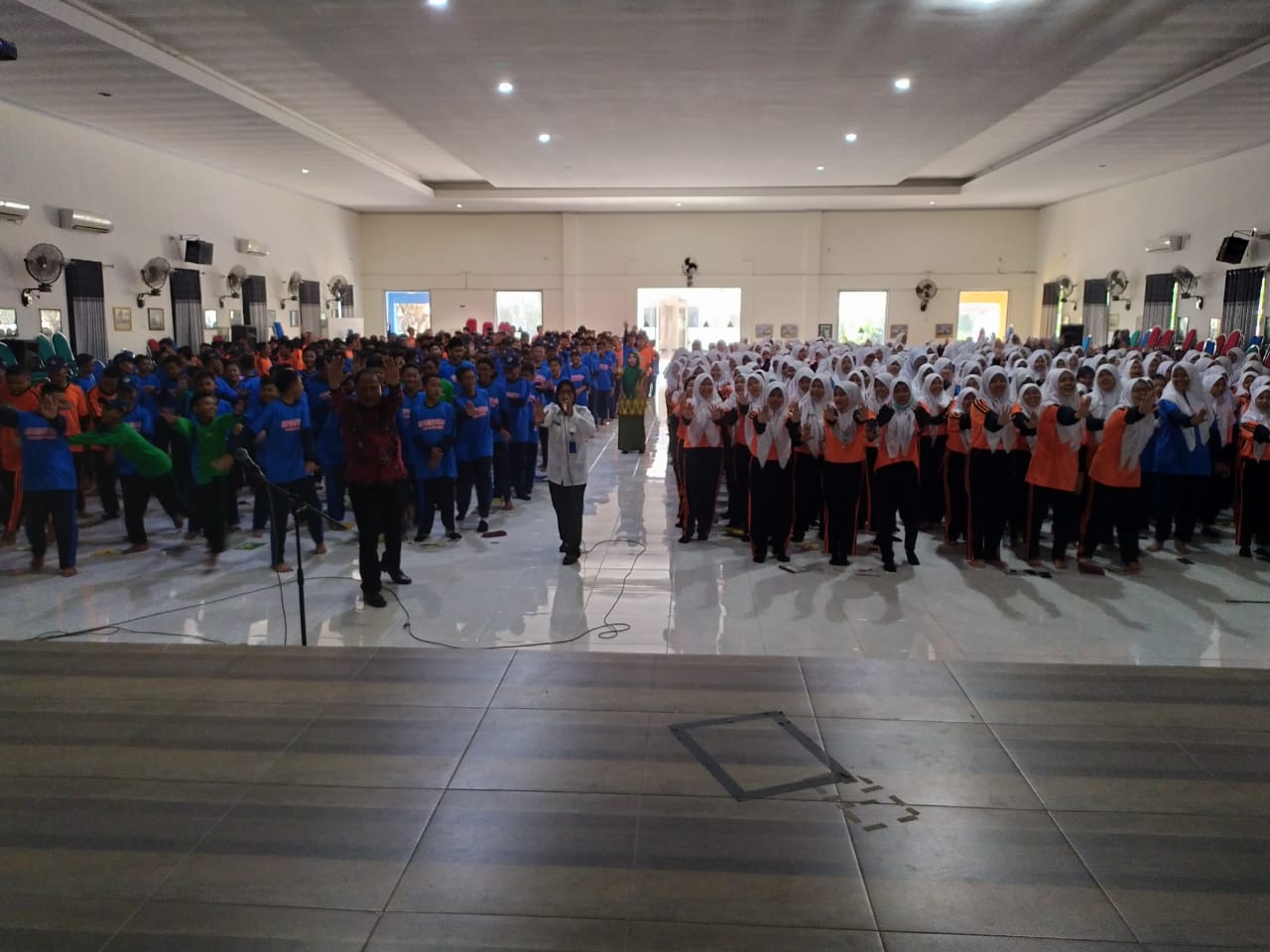 SOSIALISASI KEPADA SISWA-SISWI BARU PADA KEGIATAN MPLS DI SMPN 4 SIDOARJO SOSIALISASI KEPADA SISWA-SISWI BARU PADA KEGIATAN MPLS DI SMPN 4 SIDOARJO