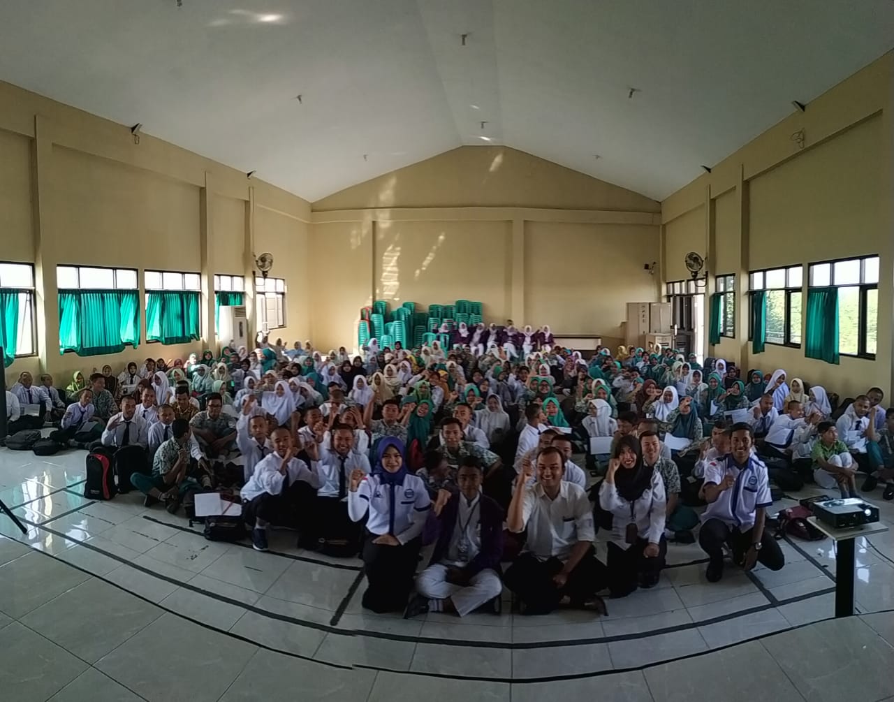 SOSIALISASI KEPADA SISWA-SISWI BARU PADA KEGIATAN MPLS DI SMK MITRA SEHAT MANDIRI KRIAN SOSIALISASI KEPADA SISWA-SISWI BARU PADA KEGIATAN MPLS DI SMK MITRA SEHAT MANDIRI KRIAN