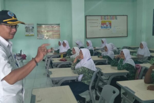 SOSIALISASI KEPADA SISWA-SISWI BARU PADA KEGIATAN MPLS DI SMK PLUS SABILUR ROSYAD