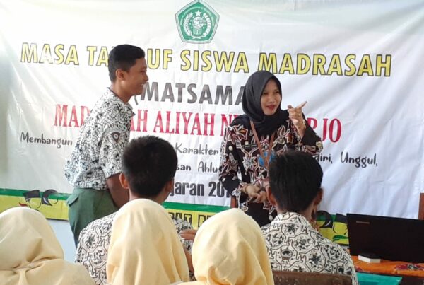 SOSIALISASI KEPADA SISWA-SISWI BARU PADA KEGIATAN MPLS DI SMA NU SIDOARJO