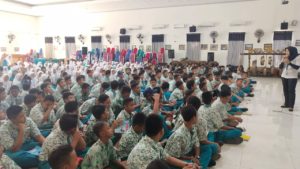 SOSIALISASI KEPADA SISWA-SISWI BARU PADA KEGIATAN MPLS DI SMPN 4 SIDOARJO