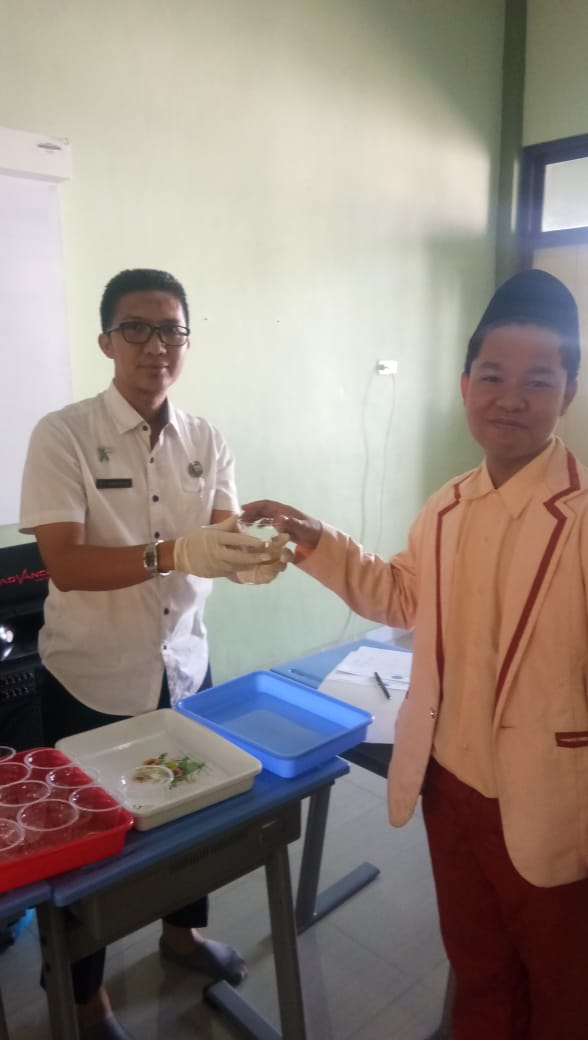TES URINE KEPADA SISWA/I SMA PROGESIF BUMI SHOLAWAT, SIDOARJO TES URINE KEPADA SISWA/I SMA PROGESIF BUMI SHOLAWAT, SIDOARJO