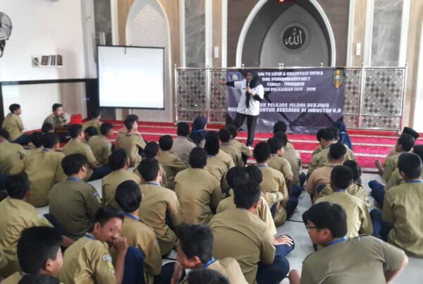 SOSIALISASI KEPADA SISWA-SISWI BARU PADA KEGIATAN MPLS DI SMK MUHAMMADIYAH 2 TAMAN