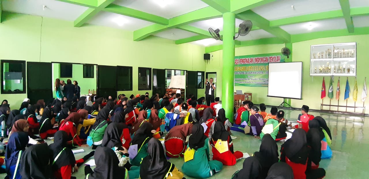 SOSIALISASI KEPADA SISWA-SISWI BARU PADA KEGIATAN MPLS DI SMK PLUS NU SIDOARJO SOSIALISASI KEPADA SISWA-SISWI BARU PADA KEGIATAN MPLS DI SMK PLUS NU SIDOARJO