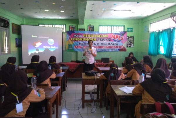 SOSIALISASI KEPADA SISWA-SISWI BARU PADA KEGIATAN MPLS DI SMK DIPONEGORO SIDOARJO
