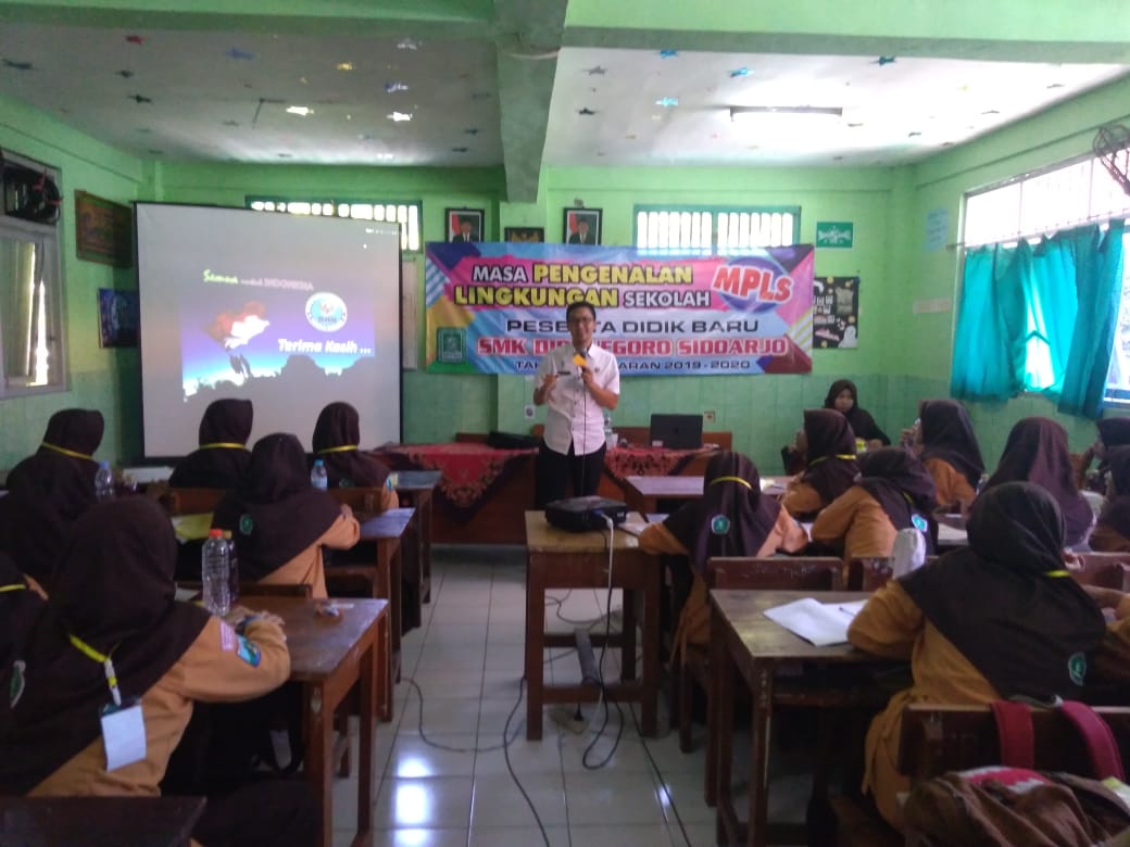 SOSIALISASI KEPADA SISWA-SISWI BARU PADA KEGIATAN MPLS DI SMK DIPONEGORO SIDOARJO SOSIALISASI KEPADA SISWA-SISWI BARU PADA KEGIATAN MPLS DI SMK DIPONEGORO SIDOARJO