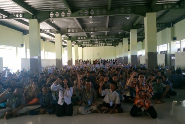 SOSIALISASI KEPADA SISWA-SISWI BARU PADA KEGIATAN MPLS DI SMK YAPALIS KRIAN