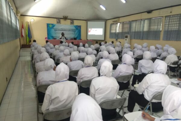DISEMINASI INFORMASI P4GN MELALUI SOSIALISASI DI DIII KEPERAWATAN SIDOARJO POLTEKKES KEMENKES SURABAYA DISEMINASI INFORMASI P4GN MELALUI SOSIALISASI DI DIII KEPERAWATAN SIDOARJO POLTEKKES KEMENKES SURABAYA