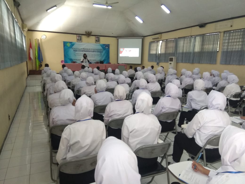 DISEMINASI INFORMASI P4GN MELALUI SOSIALISASI DI DIII KEPERAWATAN SIDOARJO POLTEKKES KEMENKES SURABAYA DISEMINASI INFORMASI P4GN MELALUI SOSIALISASI DI DIII KEPERAWATAN SIDOARJO POLTEKKES KEMENKES SURABAYA