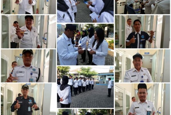 INSPEKSI KELENGKAPAN DATA DIRI DAN PEMERIKSAAN URINE SKRINING INTERNAL PEGAWAI P4GN BNNK SIDOARJO INSPEKSI KELENGKAPAN DATA DIRI DAN PEMERIKSAAN URINE SKRINING INTERNAL PEGAWAI P4GN BNNK SIDOARJO