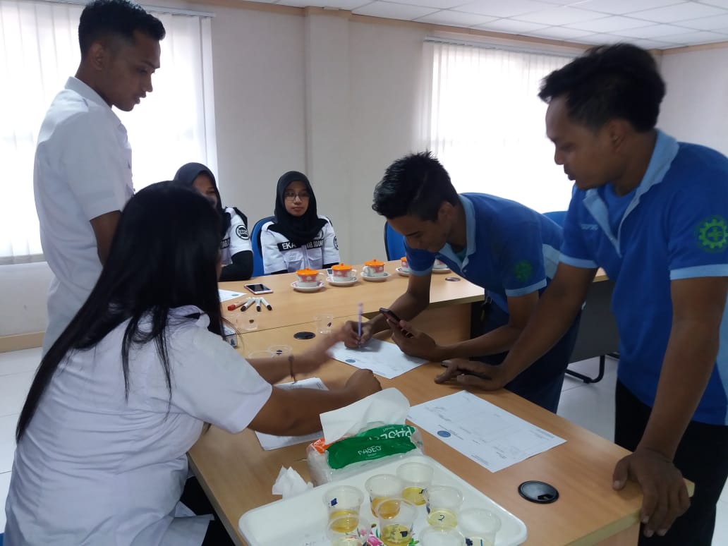 KEGIATAN TES URIN KEPADA INSTANSI SWASTA DI PT. MAYORA, SIDOARJO KEGIATAN TES URIN KEPADA INSTANSI SWASTA DI PT. MAYORA, SIDOARJO