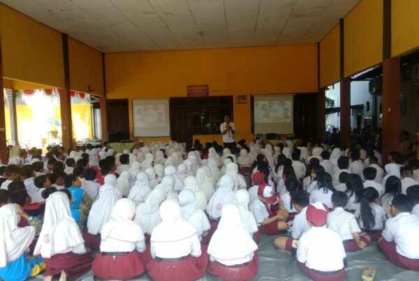 DISEMINASI INFORMASI P4GN MELALUI TATAP MUKA KEPADA PELAJAR SD BRINGIN BENDO. TAMAN - SIDOARJO) DISEMINASI INFORMASI P4GN MELALUI TATAP MUKA KEPADA PELAJAR SD BRINGIN BENDO. TAMAN - SIDOARJO)