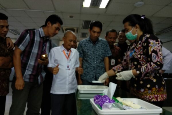 KEGIATAN TES URIN KEPADA INSTANSI SWASTA DI PT. JAPFA COMFEED INDONESIA SIDOARJO