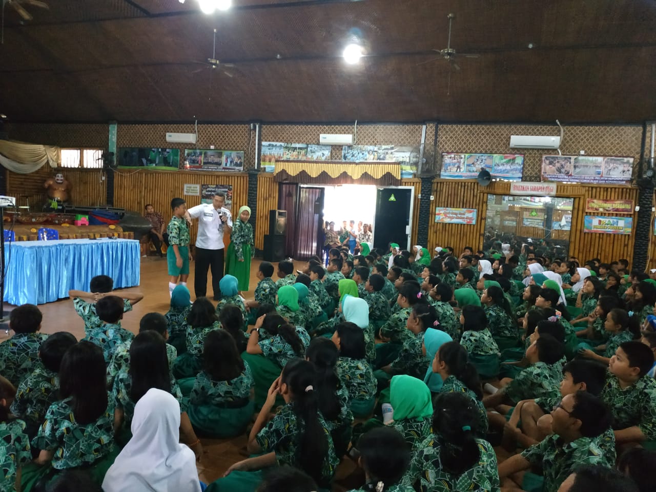SOSIALISASI BAHAYA NARKOBA BAGI PELAJAR SD DI KECAMATAN SEDATI KABUPATEN SIDOARJO SOSIALISASI BAHAYA NARKOBA BAGI PELAJAR SD DI KECAMATAN SEDATI KABUPATEN SIDOARJO