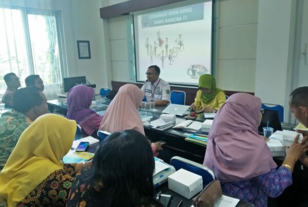 SOSIALISASI BAHAYA NARKOBA BAGI PEKERJA DI KANTOR BADAN PUSAT STATISTIK KABUPATEN SIDOARJO SOSIALISASI BAHAYA NARKOBA BAGI PEKERJA DI KANTOR BADAN PUSAT STATISTIK KABUPATEN SIDOARJO