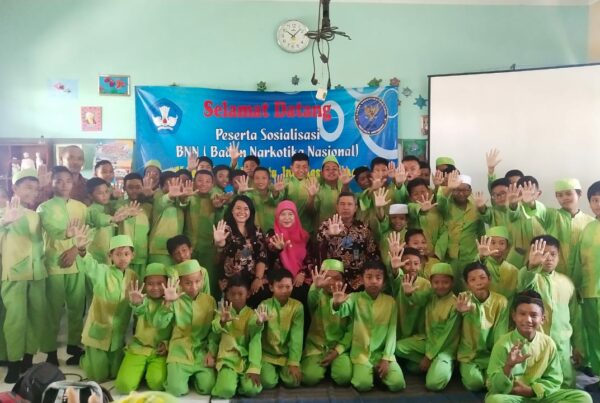 SOSIALISASI BAHAYA NARKOBA BAGI PELAJAR DI SDN BUNCITAN, KECAMATAN SEDATI KABUPATEN SIDOARJO SOSIALISASI BAHAYA NARKOBA BAGI PELAJAR DI SDN BUNCITAN, KECAMATAN SEDATI KABUPATEN SIDOARJO