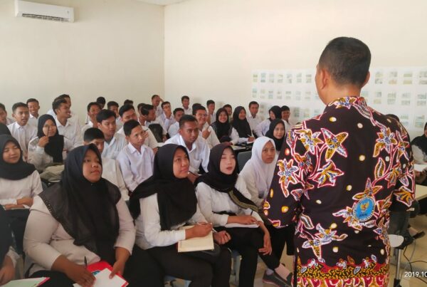 KEPALA BNNK SIDOARJO MENJADI NARASUMBER PADA KEGIATAN SOSIALISASI P4GN BAGI PENCARI KERJA DI BALAI LATIHAN KERJA KAB. SIDOARJO