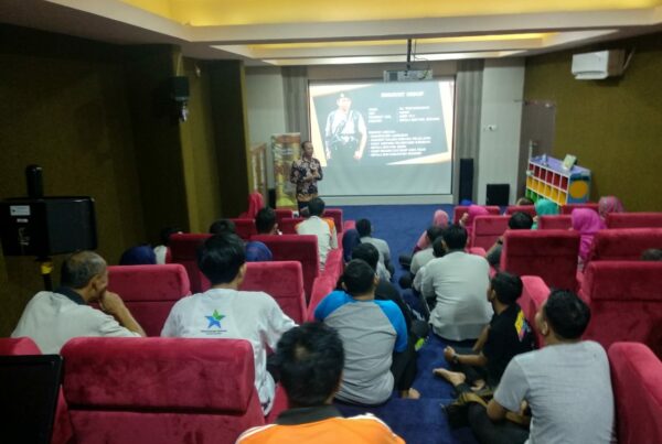 SOSIALISASI BAHAYA NARKOBA BAGI PEGAWAI DINAS PERPUSTAKAAN DAN KEARSIPAN KABUPATEN SIDOARJO SOSIALISASI BAHAYA NARKOBA BAGI PEGAWAI DINAS PERPUSTAKAAN DAN KEARSIPAN KABUPATEN SIDOARJO