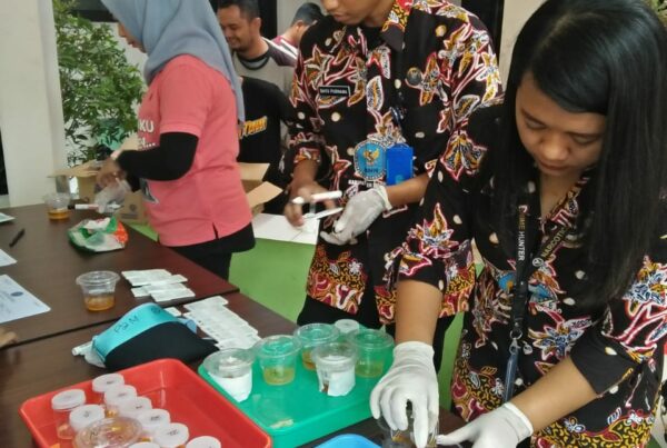 PEMERIKSAAN URINE SKRINNING BAGI PEGAWAI DINAS PERPUSTAKAAN DAN KEARSIPAN KABUPATEN SIDOARJO
