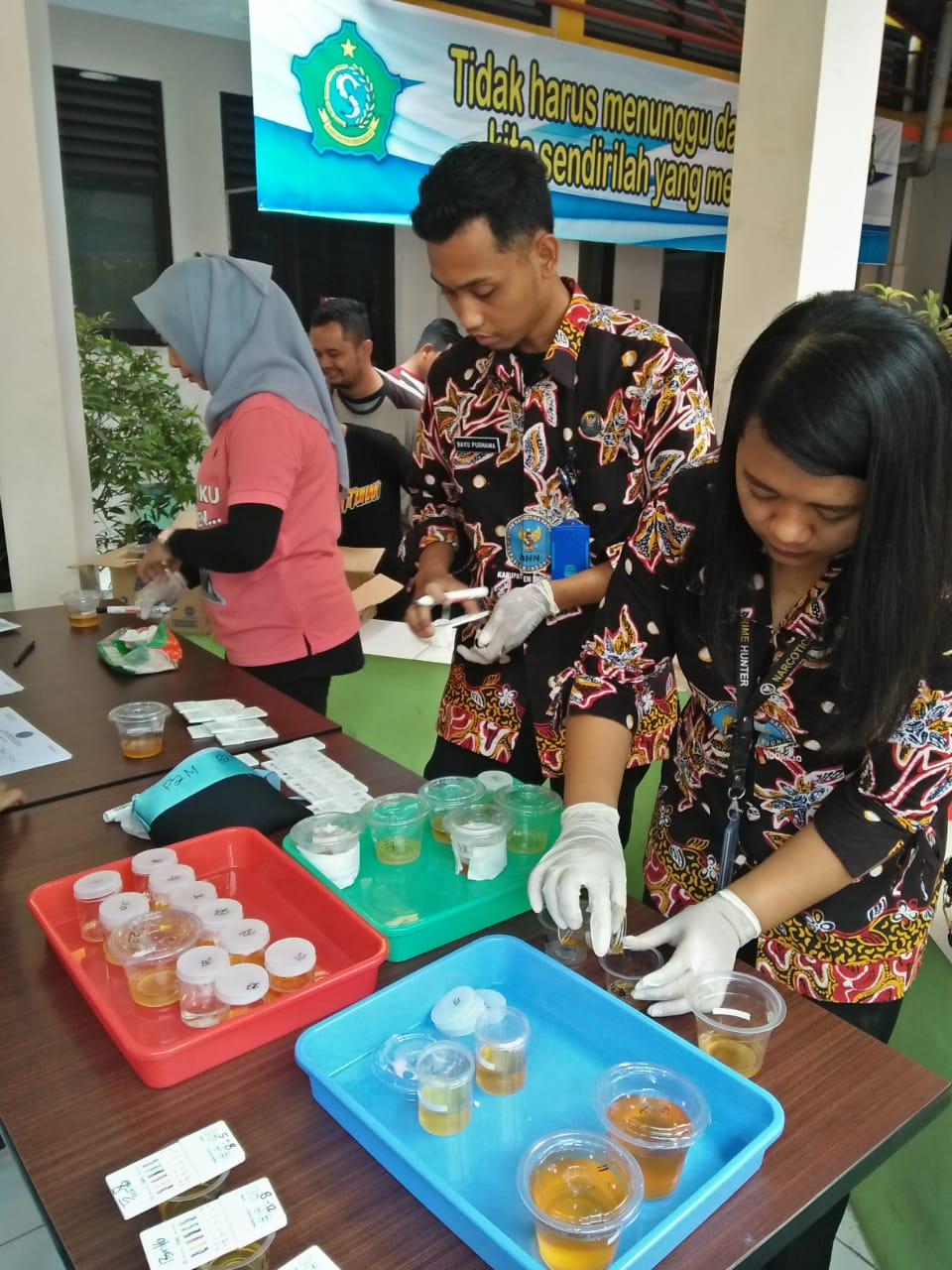 PEMERIKSAAN URINE SKRINNING BAGI PEGAWAI DINAS PERPUSTAKAAN DAN KEARSIPAN KABUPATEN SIDOARJO PEMERIKSAAN URINE SKRINNING BAGI PEGAWAI DINAS PERPUSTAKAAN DAN KEARSIPAN KABUPATEN SIDOARJO