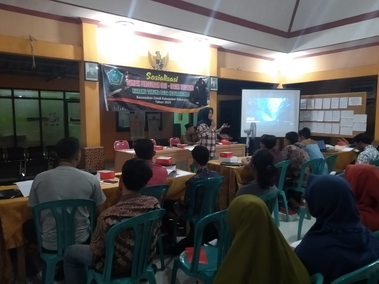 SOSIALISASI BAHAYA NARKOBA BAGI KARANG TARUNA DI DESA KEDUNGKENDO KEC.CANDI KABUPATEN SIDOARJO SOSIALISASI BAHAYA NARKOBA BAGI KARANG TARUNA DI DESA KEDUNGKENDO KEC.CANDI KABUPATEN SIDOARJO