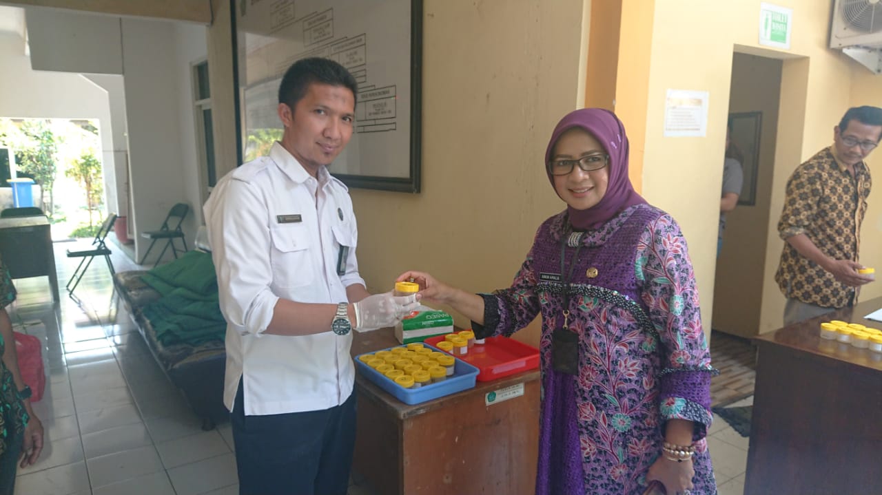 TES URINE BAGI PEGAWAI KECAMATAN PRAMBON TES URINE BAGI PEGAWAI KECAMATAN PRAMBON