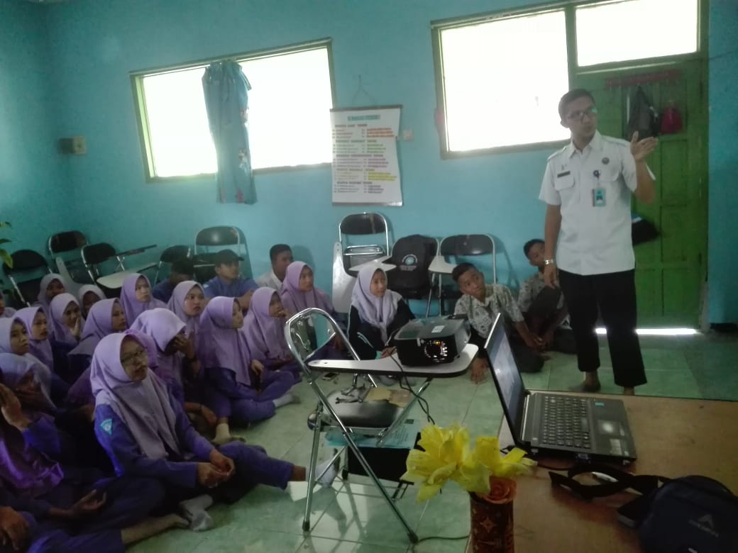 SOSIALISASI KEPADA SISWA-SISWI BARU PADA KEGIATAN MPLS DI SMK KESEHATAN NUSANTARA, SIDOARJO SOSIALISASI KEPADA SISWA-SISWI BARU PADA KEGIATAN MPLS DI SMK KESEHATAN NUSANTARA, SIDOARJO