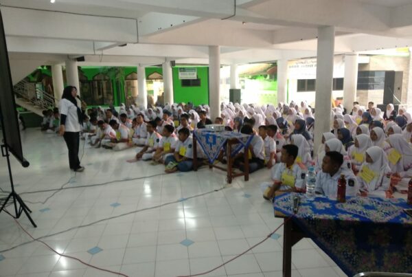 SOSIALISASI KEPADA SISWA-SISWI BARU PADA KEGIATAN MPLS DI SMK YPM 2 TAMAN SIDOARJO