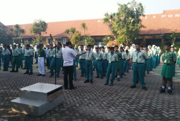 SOSIALISASI KEPADA SISWA-SISWI BARU PADA KEGIATAN MPLS DI SMPN 1 PORONG