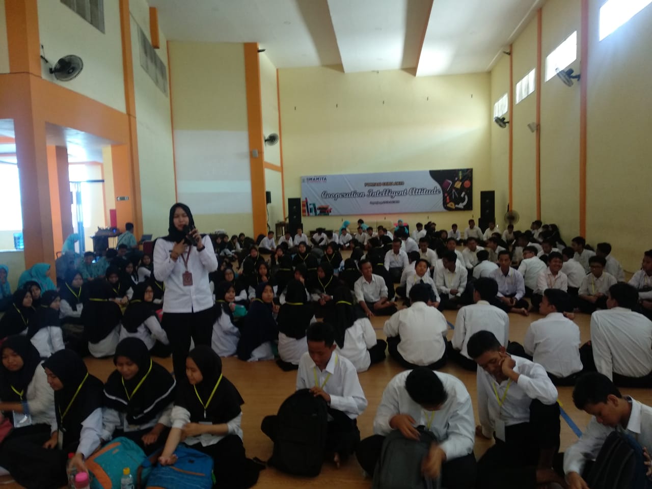 SOSIALISASI KEPADA SISWA-SISWI BARU PADA KEGIATAN MPLS DI SMAN MUHAMMADIYAH 1 TAMAN SOSIALISASI KEPADA SISWA-SISWI BARU PADA KEGIATAN MPLS DI SMAN MUHAMMADIYAH 1 TAMAN