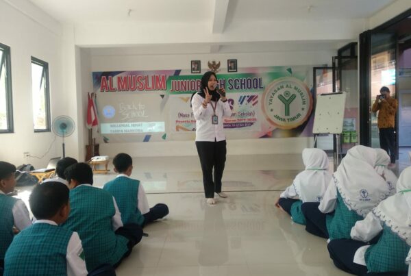 SOSIALISASI KEPADA SISWA-SISWI BARU PADA KEGIATAN MPLS DI SMP ALMUSLIM SIDOARJO