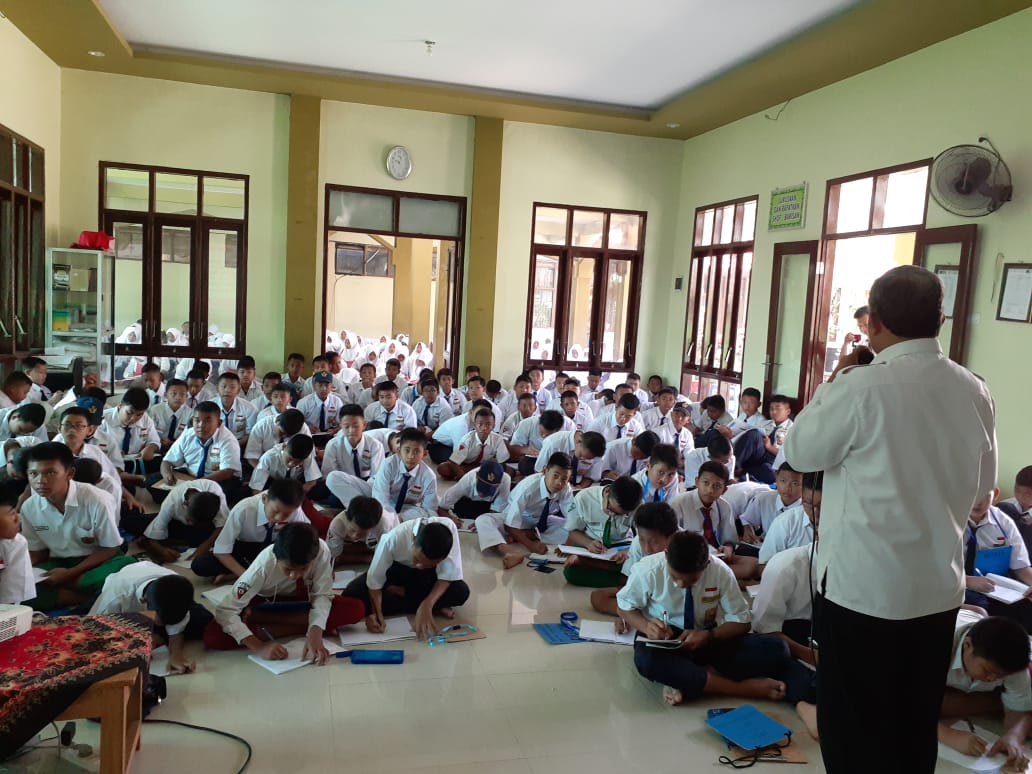 SOSIALISASI KEPADA SISWA-SISWI BARU PADA KEGIATAN MPLS DI SMA HANG TUAH 5 CANDI, SIDOARJO SOSIALISASI KEPADA SISWA-SISWI BARU PADA KEGIATAN MPLS DI SMA HANG TUAH 5 CANDI, SIDOARJO