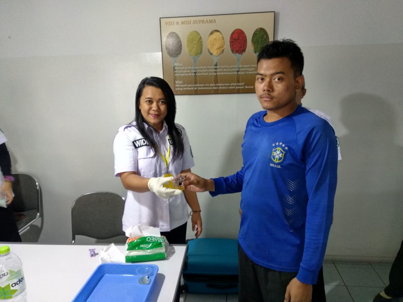KEGIATAN TES URIN KEPADA INSTANSI SWASTA DI PT. SUPRAMA SIDOARJO KEGIATAN TES URIN KEPADA INSTANSI SWASTA DI PT. SUPRAMA SIDOARJO
