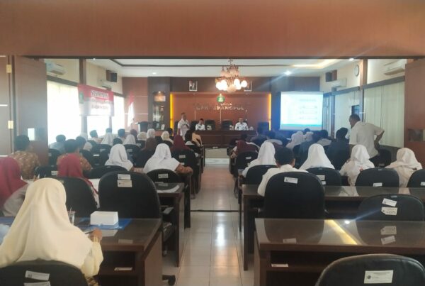 DISEMINASI INFORMASI P4GN MELALUI SOSIALISASI BAHAYA NARKOBA BAGI PELAJAR SMU/SMK SE-KABUPATEN SIDOARJO DISEMINASI INFORMASI P4GN MELALUI SOSIALISASI BAHAYA NARKOBA BAGI PELAJAR SMU/SMK SE-KABUPATEN SIDOARJO