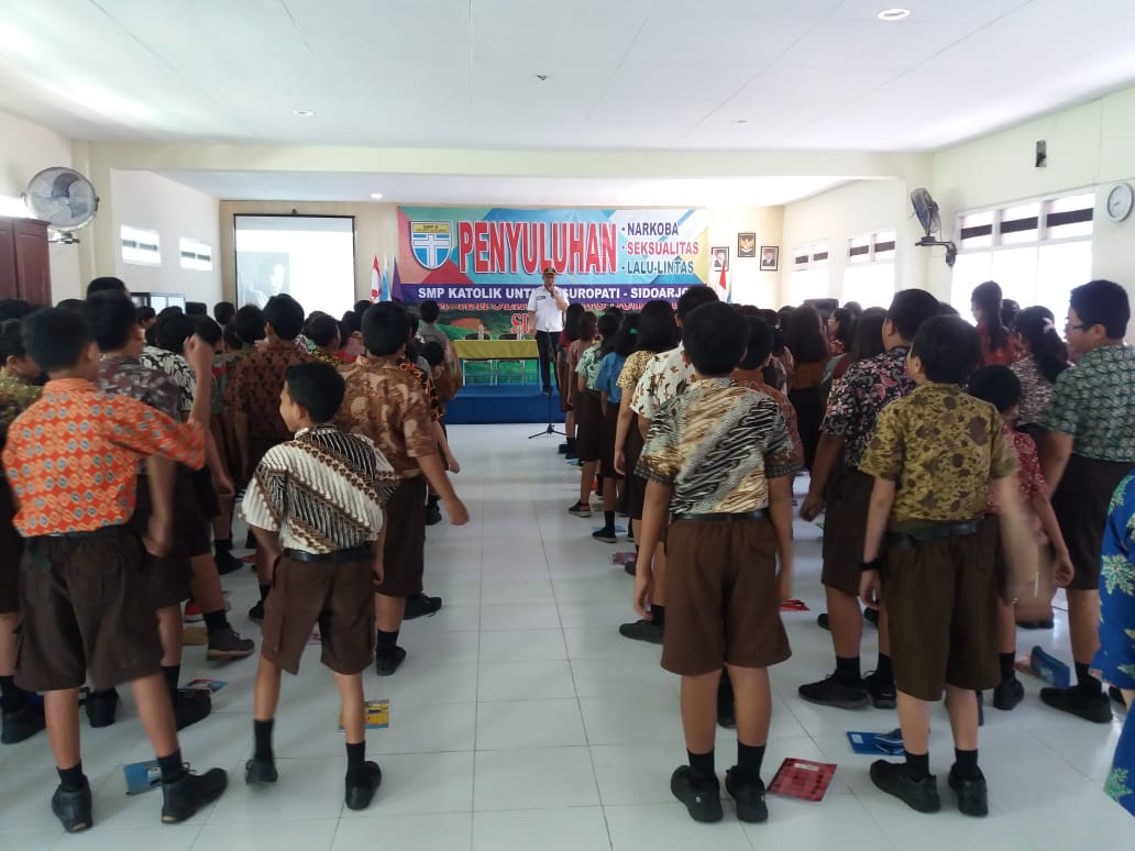 DISEMINASI INFORMASI P4GN MELALUI TATAP MUKA KEPADA PELAJAR DI SMPK UNTUNG SUROPATI, SIDOARJO DISEMINASI INFORMASI P4GN MELALUI TATAP MUKA KEPADA PELAJAR DI SMPK UNTUNG SUROPATI, SIDOARJO