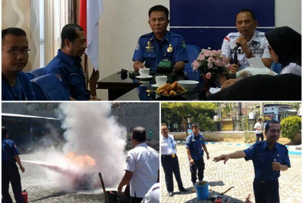SIMULASI PEMADAMAN KEBAKARAN OLEH BIDANG PEMADAM KEBAKARAN BPBD KABUPATEN SIDOARJO DI BNNK SIDOARJO SIMULASI PEMADAMAN KEBAKARAN OLEH BIDANG PEMADAM KEBAKARAN BPBD KABUPATEN SIDOARJO DI BNNK SIDOARJO