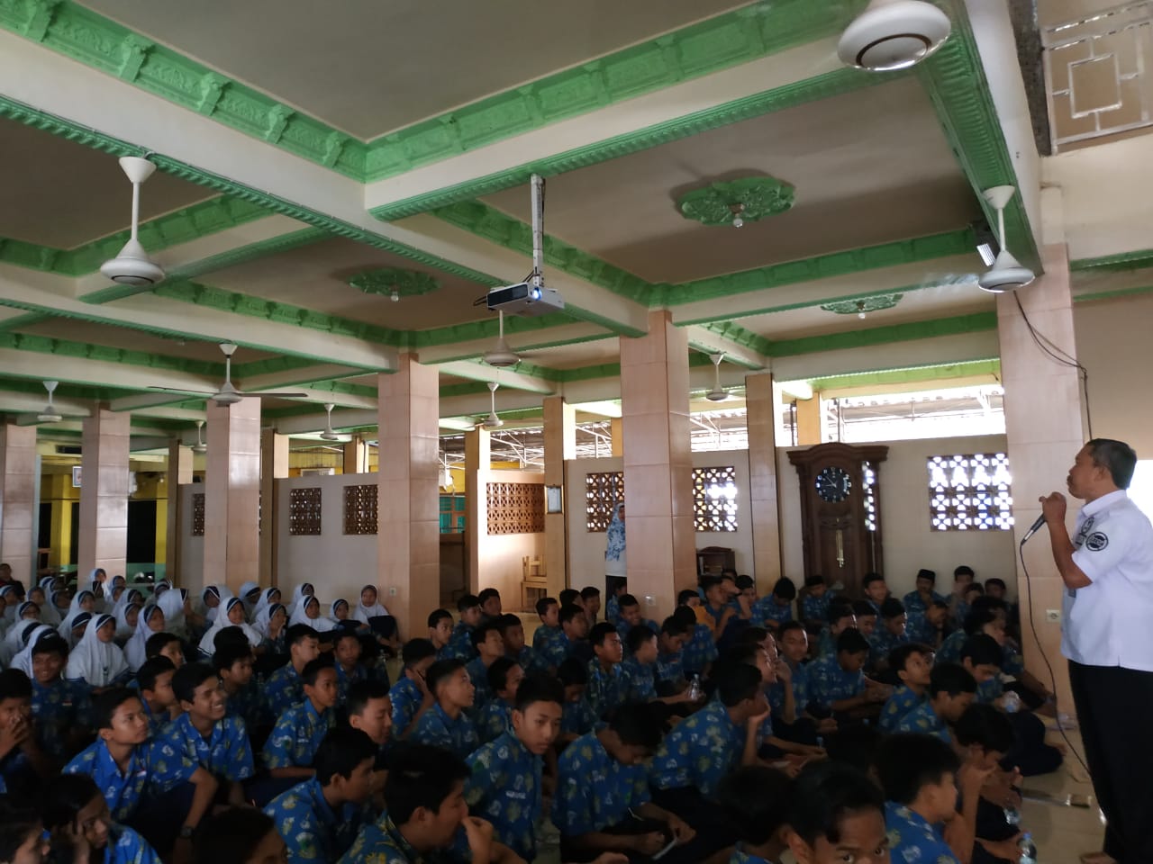 SOSIALISASI P4GN KEPADA PELAJAR SMP DI SMP AL-ISLAM KRIAN SOSIALISASI P4GN KEPADA PELAJAR SMP DI SMP AL-ISLAM KRIAN