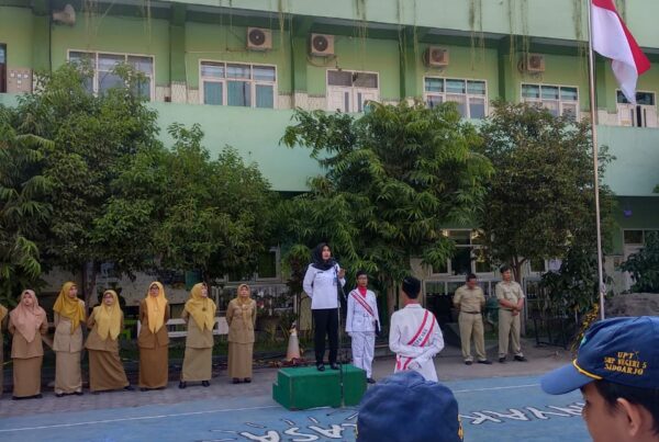 DISEMINASI INFORMASI P4GN MELALUI TATAP MUKA SEBAGAI INSPEKTUR UPACARA DI SMPN 5 SIDOARJO DISEMINASI INFORMASI P4GN MELALUI TATAP MUKA SEBAGAI INSPEKTUR UPACARA DI SMPN 5 SIDOARJO