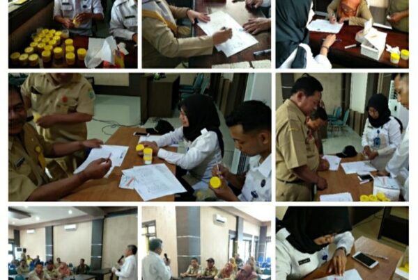 PEMERIKSAAN URINE SKRINING DI KECAMATAN TULANGAN, KABUPATEN SIDOARJO