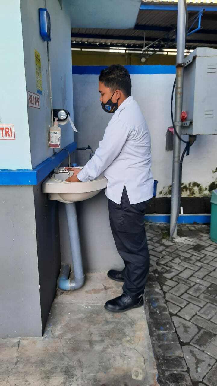 PELAKSANAAN SOP PROTOKOL KESEHATAN COVID-19 BNNK SIDOARJO PELAKSANAAN SOP PROTOKOL KESEHATAN COVID-19 BNNK SIDOARJO
